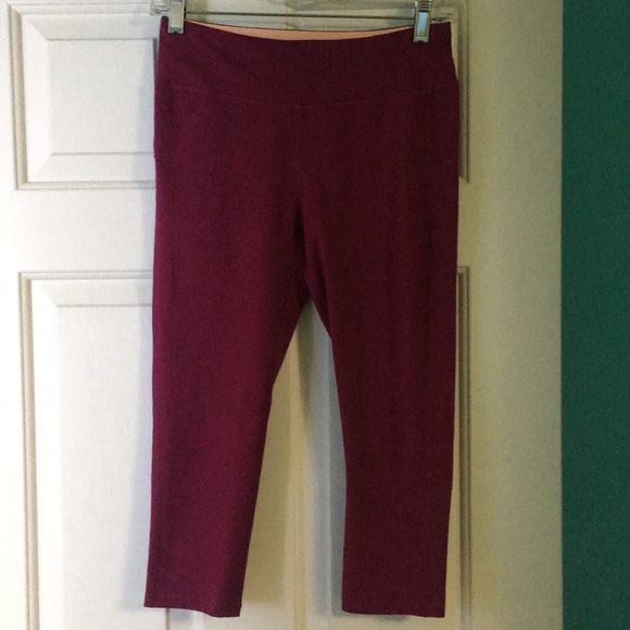 Marika Pants - Marika Sport Cropped Workout Legging Size Small